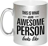Bellatio Decorations Awesome person / persoon zilveren cadeau mok / verjaardag beker 330 ml