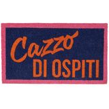 Fisura Deurmat entree huis “C*zzo di ospiti” van kokosvezel met antislip PVC-rug. Handgeschilderde binnenmat in blauw en oranje. Grappige deurmat voor de hal. 70 x 40 cm
