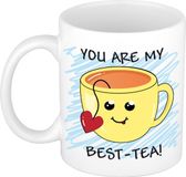 Bellatio Decorations Verjaardags/cadeau mok - geel - Smile / Emoticon best tea - grappig - 300 ml