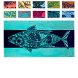 Nova Blue Tuna Fish Strandlaken (34 x 63) - Blauw gestreept katoenen strandlaken van 100% katoen - sneldrogende badhanddoek met tropisch design - strandlaken, groot, oversized