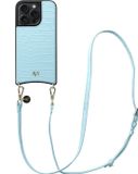 AVY Leren Hoesje Geschikt voor Apple iPhone 15 Pro Max | Compatibel met MagSafe | Leather Case met Telefoonkoord | Crossbody | Croco Blauw | Long Leather