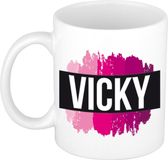 Bellatio Decorations Vicky naam cadeau koffie mok - beker - met roze verfstrepen - Cadeau collega - moederdag - verjaardag - juf - coach - 300 ml - wit