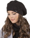 Vivisence Dames Baret - Gebreid Met Wolmix Met Zachte Structuur En Subtiele Bloemen Applicatie - Houdt Warm En Zit Comfortabel Voor Dagelijks Gebruik En Stijlvolle Outfits Tijdens Koude Dagen - Zwart