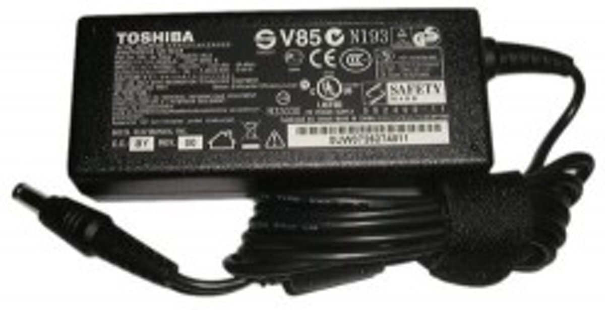 Toshiba laptop oplader adapter 65W 19V - 3.42A