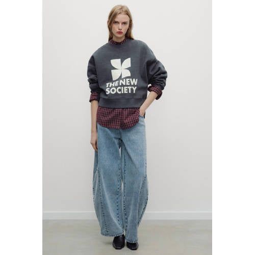 The New Society sweater met logo - donkerblauw