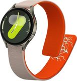 kwmobile Sporthorloge band geschikt voor Samsung Galaxy Watch 4 / 5 / 6 / 7 / FE - Siliconen polsband met magneetsluiting - Beige / Oranje