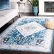Safavieh Traditioneel tapijt, machinewasbaar en antislip, ideaal voor gebieden met veel lopers, Arizona Collection, laagpolig tapijt, blauw en beige, 69 x 244 cm