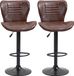 Set de 2 tabourets de bar - Réglable en hauteur et pivotant - Avec repose-pieds - Fabriqué en acier, cuir polyuréthane et mousse - Dimensions : 46,5 x 54 x 108 cm - Marron