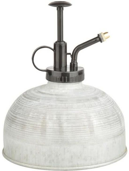 Oud zink plantensproeier