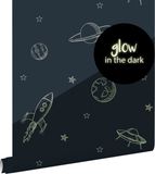 ESTAhome glow-in-the-dark behang planeten in de ruimte donkerblauw - 53 cm x 10.05 m