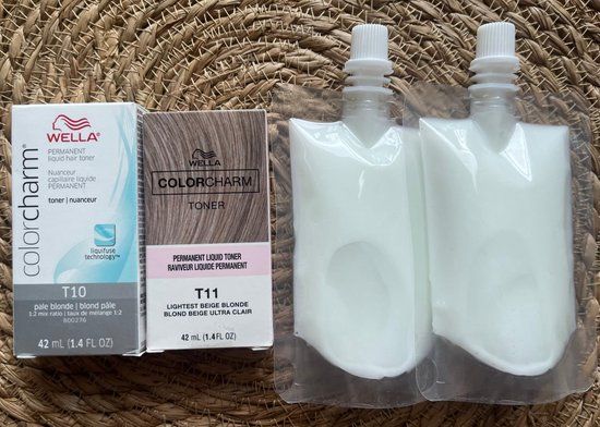 DUOPACK - Wella Color Charm Liquid Toner T10 & T11 - Pale Blonde/Lightest Ash Blonde - 2 stuks