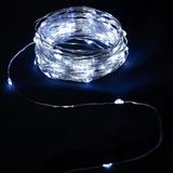 VoltShine 15 m led-koperdraad lichtketting met 3 AA-batterij, koud wit, ideaal voor binnen- en buitendecoratie, om een warme sfeer te creëren.