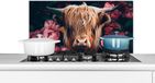 KitchenYeah Spatscherm keuken 80x40 cm - Kookplaat achterwand Koe - Schotse hooglander - Bloemen - botanisch - Muurbeschermer - Spatwand fornuis - Hoogwaardig aluminium