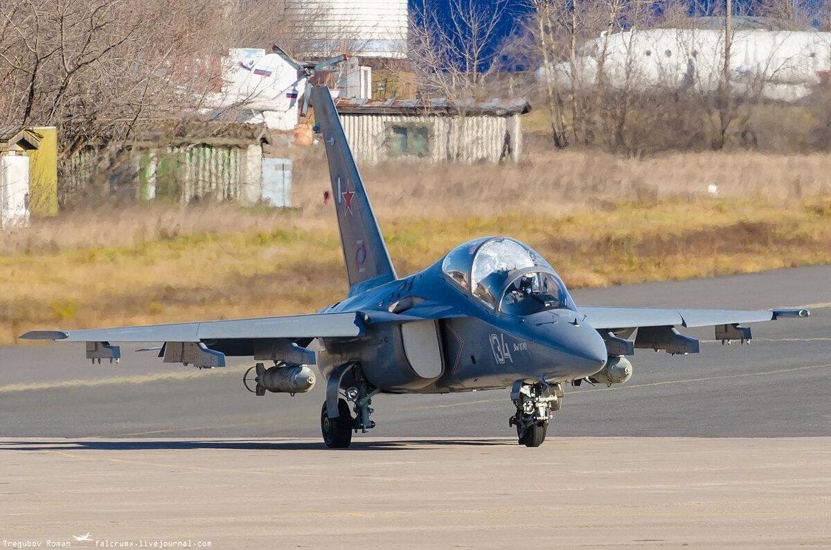 Zvezda 4818 1:48 YAK-130 \"midden\" modelbouwset, plastic bouwpakket