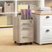 Caisson de bureau mobile 3 tiroirs avec 1 tiroir verrouillable et 1 compartiment classeur, en bois teinte beige, sur roulettes, idéal rangement sous bureau