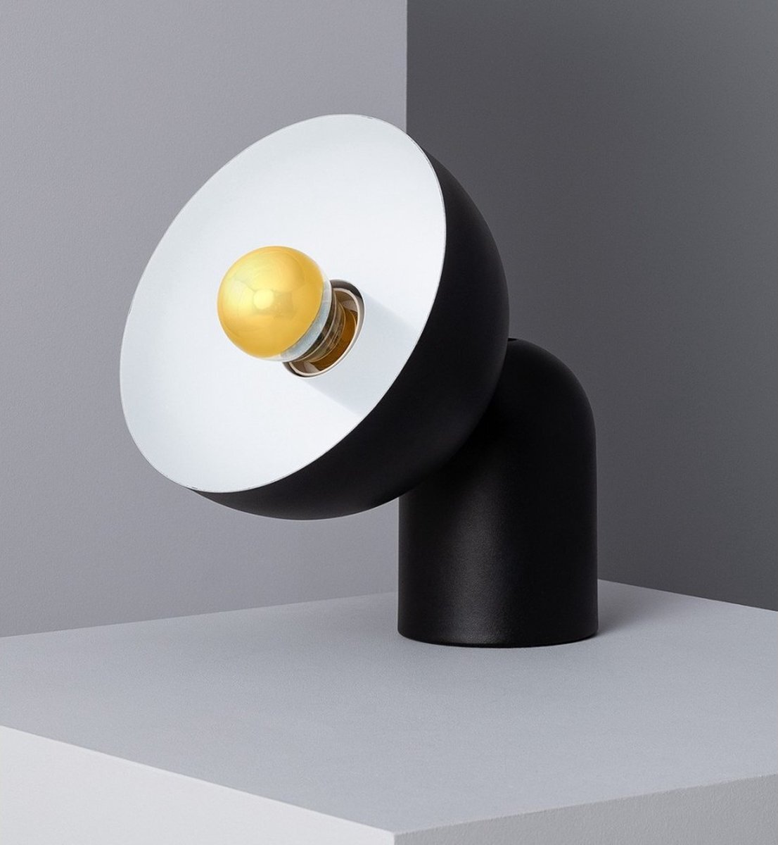 Primisca Tafellamp industrieel | modern design | buiten zwart - binnen wit | 23cm x 16cm