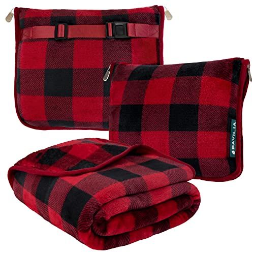 PAVILIA Reisdeken en kussen, warme zachte fleece 2-in-1 combo-deken voor vliegtuig, camping, autoritten | grote compacte dekenset met bagageriem en rugzakclip, 60 x 43 cm (geruit rood)