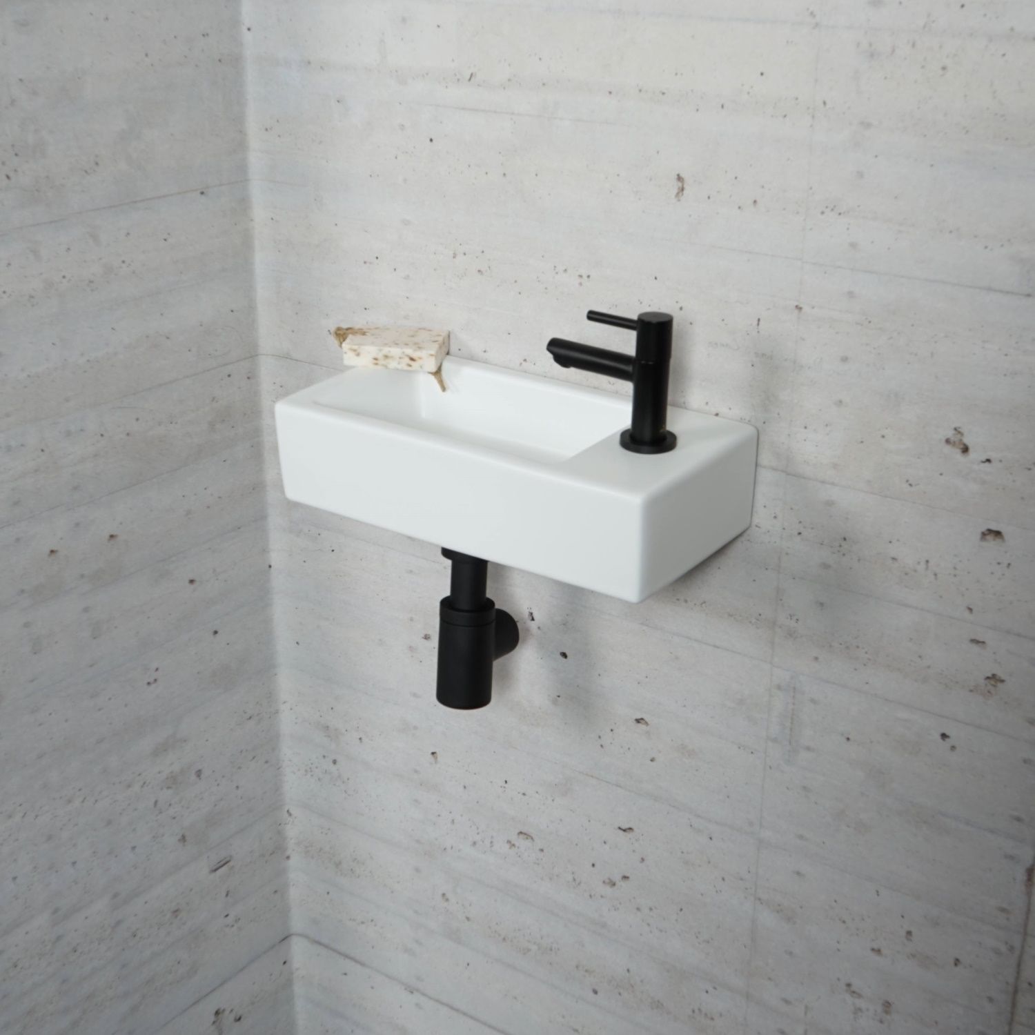 Wiesbaden Fonteinset mat wit wiesbaden color mat zwart (kraangat rechts)