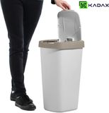 KADAX Afvalemmer 25 liter, afvalemmer met kanteldeksel, afvalemmer voor afvalscheiding, vuilnismand van kunststof, robuuste vuilnisemmer, vuilnisemmer (grijs/lichtbruin)