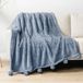 PAVILIA Stoffige blauwe sherpa-deken met zachte pompon-franje, pluche, knusse warme dekens voor bank of bed, donzige fleece plaid met pompon, lichtgewicht pluizig, blauw, 127 x 152 cm