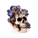 Puckator Decoratieve doodskop met paarse wijnbloesem – sculptuur van kunsthars – figuur gothic accessoire voor thuis en Halloween