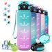 Drinkfles 1 liter waterfles met rietje, motiverende waterfles met tijdschaal, gemakkelijk te reinigen, motiverende slogans voor camping, yoga, groen-roze