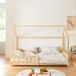 en.casa Lit enfant Hesel lit maison avec matelas et protection anti-chute 140x200 cm couleur bois