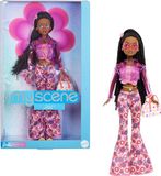 Barbie Signature My Scene Jai-pop en accessoires, gevlochten zwart haar, set geïnspireerd op de jaren 2000, met een roze bovendeel, vinyl jas, bloemenuitlopende broeken en een standaard, JBH84