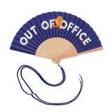 LEGAMI – Vouwwaaier ¡Que Calor! motief Out of Office, afneembaar en verstelbaar koord in passend design, van polyester, houten handvat, 3,6 x 23 cm