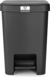 Brabantia StepUp Prullenbak - Pedaalemmer - 25 liter - Dark Grey