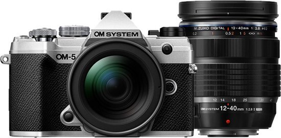 Olympus OM SYSTEM OM-5 Silver + 12-40mm Pro II Silver