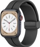 Strap-it Magnetische Siliconen band - Geschikt voor Apple Watch bandje - Series 1/2/3/4/5/6/7/8/9/SE/Ultra (2) - Zwart - Siliconen bandje met D-buckle sluiting - iWatch sportbandje voor maat: 42 mm 44 mm 45 mm 49 mm