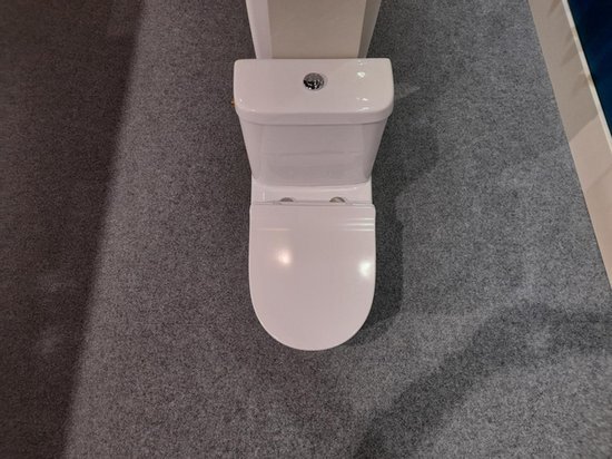 Nemo Go Gustav PACK staand toilet H uitgang 18 cm reservoir met Geberit spoelmechanisme porselein wit met dunne softclose en takeoff zitting MFZ - 13 D