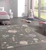 Mia's Teppiche Marie tapijten - onderhoudsvriendelijk tapijt voor kinderkamer, met planeet en sterren, grijs, 140x200 cm, P-KI, Galaxy-grijs