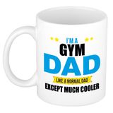 Bellatio Decorations Gym dad cadeau beker / mok - wit - fitness / sport kado - papa / verjaardag / Vaderdag