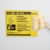 Rubbermaid Commercial Products FG425100YEL Over The Spill Station Kit met 20 Pads Zwart/Geel