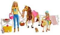 Barbie speelset met Barbie® en Chelsea poppen, 2 paarden en meer dan 15 accessoires - Duurzame Verpakking