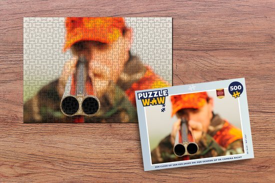 MuchoWow Puzzel Een close-up van een jager die zijn geweer op de camera richt - Legpuzzel - Puzzel 500 stukjes - Sinterklaas cadeautjes - Sinterklaas voor grote kinderen