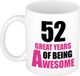 Bellatio Decorations Verjaardag 52 jaar Koffiemok Cadeau - Great years of being awesome - wit/roze - beker - Jubileum - voor dames - vrouwen