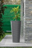 Serinova Lange Hoge bloempot Rond antraciet vaas 80cm Hoog plantenbak aan deur binnen buiten