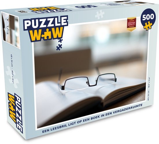 MuchoWow Puzzel Een leesbril ligt op een boek in een vergaderruimte - Legpuzzel - Puzzel 500 stukjes