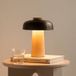 Audo Copenhagen Lampe de table portable inversée Travertin sable/Aluminium bronzé