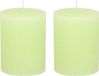 Merkloos Stompkaars/cilinderkaars - 2x - lime groen - 7 x 9 cm - middel rustiek model
