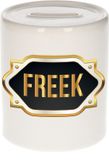 Bellatio Decorations Spaarpot met voornaam Freek - wit - met goud/zwart embleem - 8 x 9 cm - keramiek - met afsluitdop - cadeau verjaardag