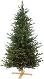 Our Nordic Christmas Göteborg verlichte kunstkerstboom - 228 cm - Donkergroen - Ø137 cm - 3059 tips - 600 ledlampjes (warm wit) - Houten voet