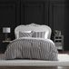 Betsey Johnson - Queensize dekbedovertrek, zachte beddengoedset met bijpassende shams, chique woondecoratie (Wonderland Stripe Black, Queen)