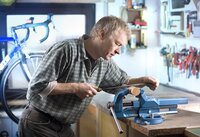 Heuer Bankschroef - Staal - Bekbreedte 140 mm - Klembereik 200 mm