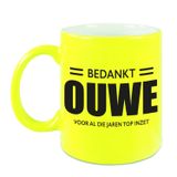 Bellatio Decorations Bedankt ouwe - voor al die jaren top inzet - koffiemok - 300 ml - neon geel - VUT / pensioen - collega afscheid cadeau