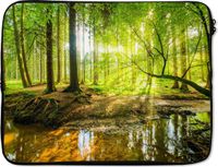 SleevesAndCases Laptophoes 17 inch - Bos - Landschap - Water - Bomen - Zon - Groen - Natuur - Laptop sleeve - 42,5x30 cm - Zwart