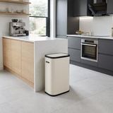 Prullenbak met drukdeksel - 60 liter - crème-wit